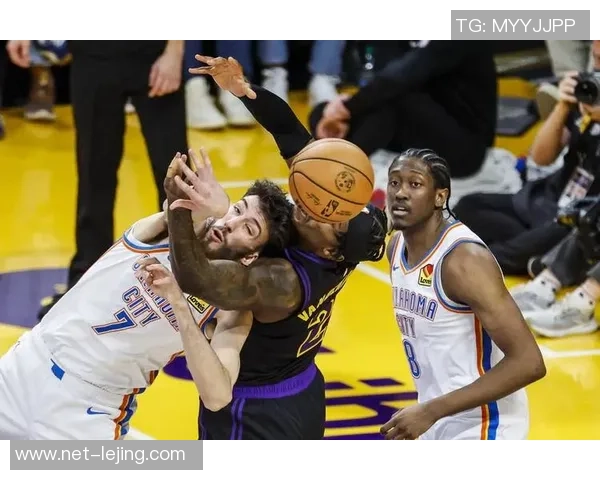 2021年湖人与雷霆的激烈对决回顾与精彩瞬间分析